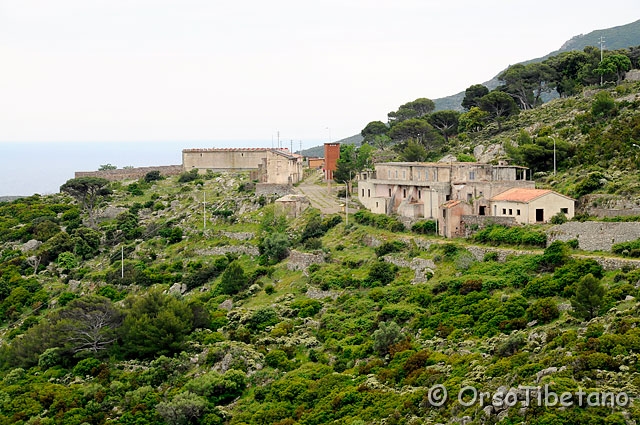 20090515-093511-f.jpg - Il reparto officine dell'ex Colonia Penale [a, FF, none]